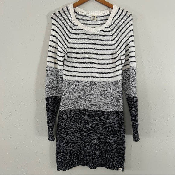 Roxy White Grey Striped Colorblock Long Sleeve Sweater Mini Dress Winter Medium - Picture 1 of 6